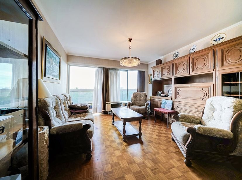 Easyhome biedt u dit appartement met 2 slaapkamers aan, ideaal gelegen aan de Jules Bordetlaan 68 te 1140 Evere, op de 6e verdieping aan de achterzijd