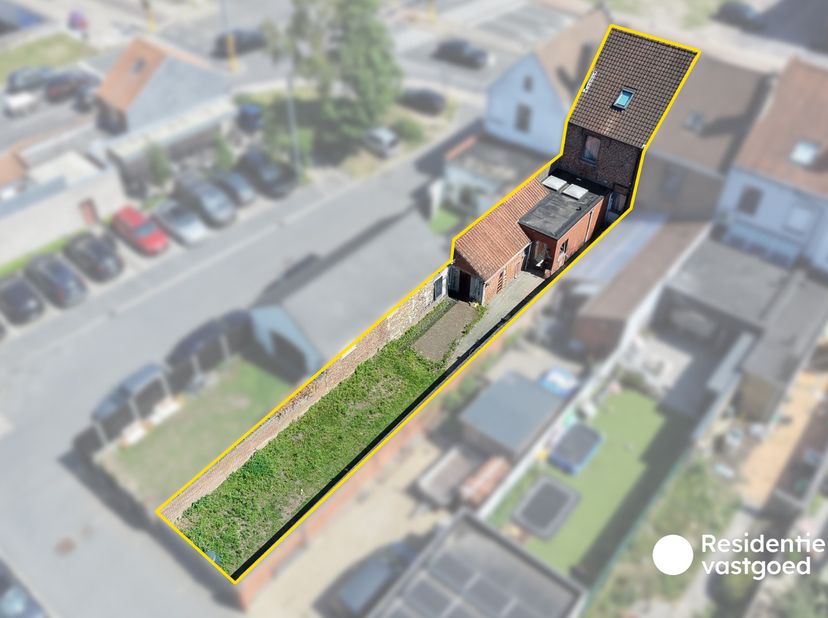 Ruime rijwoning met vier slaapkamers en diepe tuin op een perceel van 220 m², gunstig gelegen in Sint-Andries nabij winkels, openbaar vervoer en belan