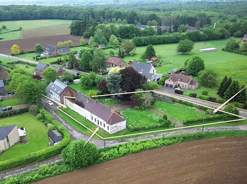 Huis te koop in RUE DE BINCHE 32,
                    6540 Mont-Sainte-Geneviève