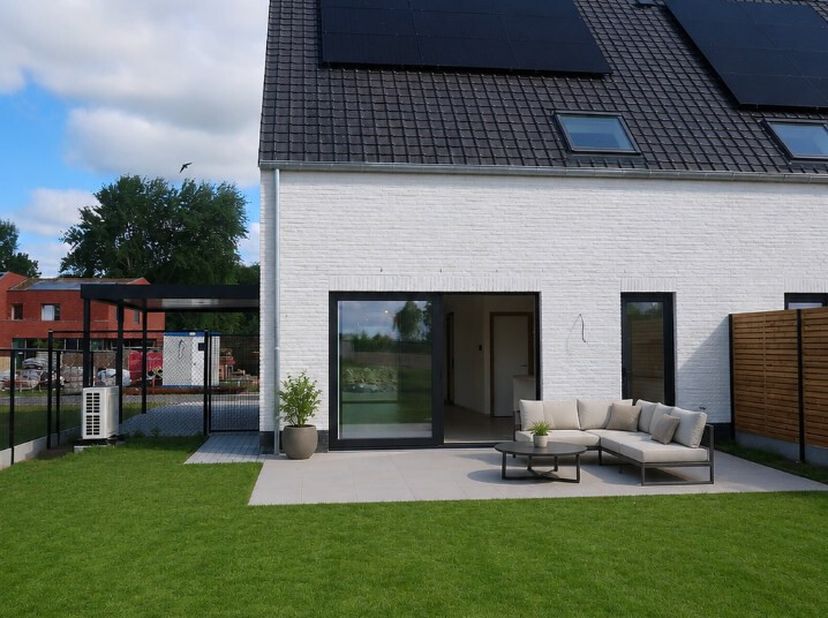 In een rustige en aangename omgeving, op korte afstand van het centrum van Gistel, bevindt zich deze stijlvolle nieuwe verkaveling. De woningen combin