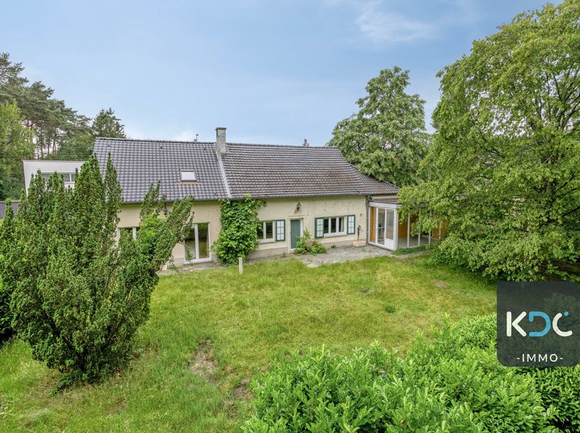 Spacieuse villa quatre façades sur 23 ares en bordure de la forêt de Meerdaal<br />
Une opportunité unique pour les amateurs d’espace, de calme et de