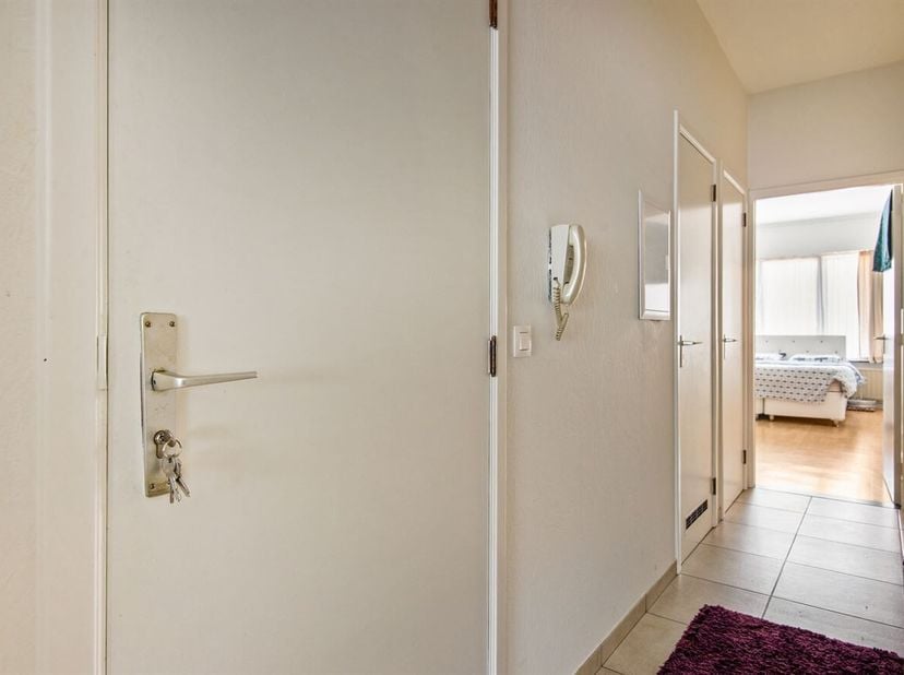 Gezellig gelijkvloers appartement (84m²) voorzien van één ruime slaapkamer en garage verplicht bij aan te kopen t.w.v. € 25.000 biedt tal van mogelijk