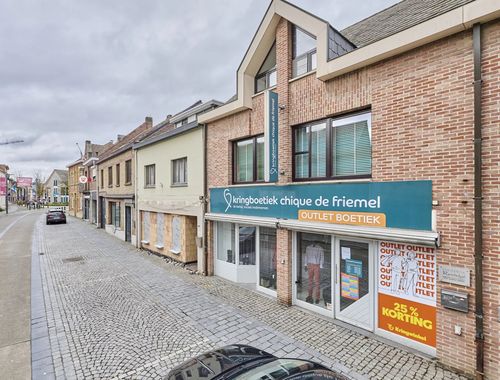                                         Commerce à louer à Peer, € 900
