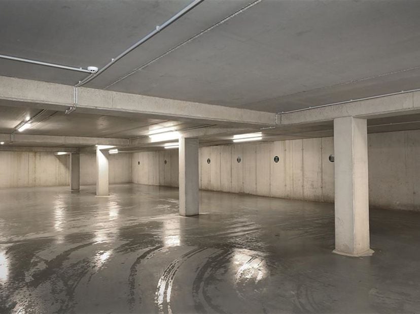 Autostaanplaats midden in het centrum van Hoeselt!<br />
<br />
Midden in de gezellige dorpskern van Hoeselt bevindt zich het gloednieuwe project re