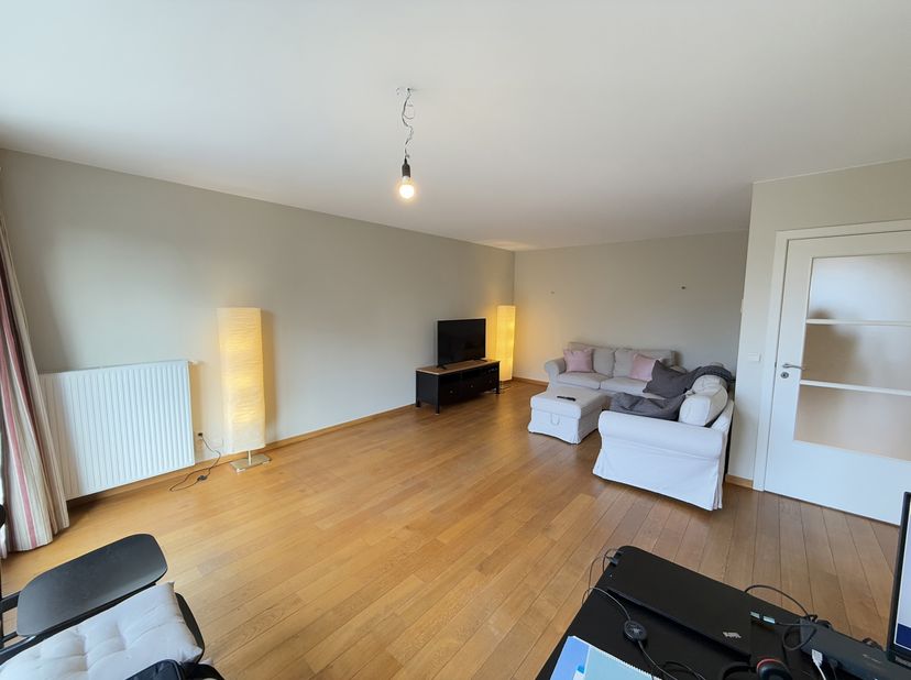 WOLUWE-SAINT-LAMBERT, gelegen nabij Place Dumon en Stockel, in een rustige en aangename woonwijk, licht APPARTEMENT (2Ch/1Sbd) van ...m2 in zeer goede