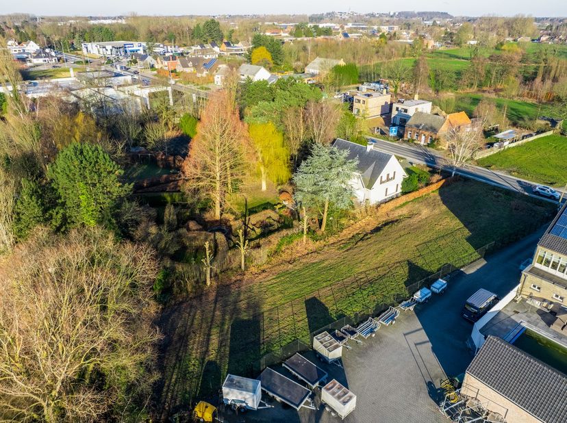 Op een prachtige locatie te Heist-op-den-berg bevindt zich deze bouwgrond van 1.255 m² voor een open bebouwing. U geniet hier van een zeer goede liggi