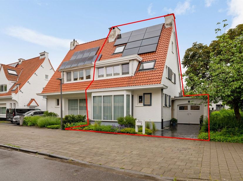 Prachtige HOB-woning (198m²) met 4 slaapkamers, mooie aangelegde tuin, garage en autostaanplaats op gegeerde locatie te Linkeroever! <br />
Indeling: