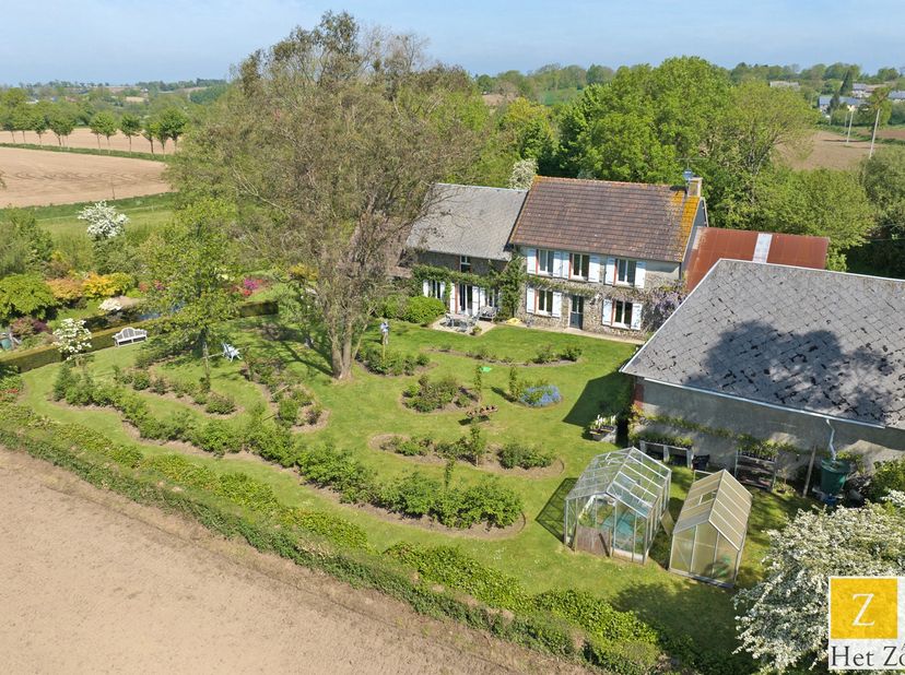 D&amp;eacute;couvrez cette magnifique maison de caract&amp;egrave;re situ&amp;eacute;e &amp;agrave; Percy en Normandie (50410), offrant un cadre de vie exceptionnel &amp;