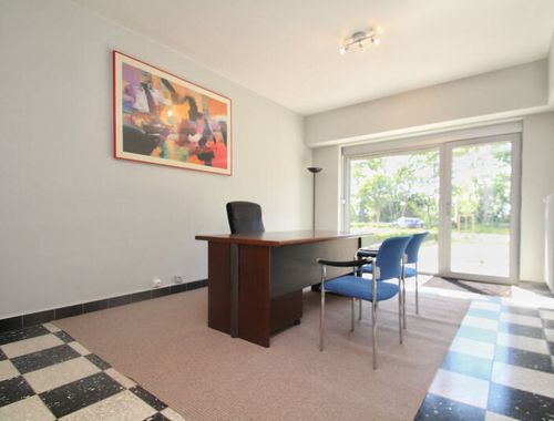                                         Bureaux à louer à Forest, € 600
