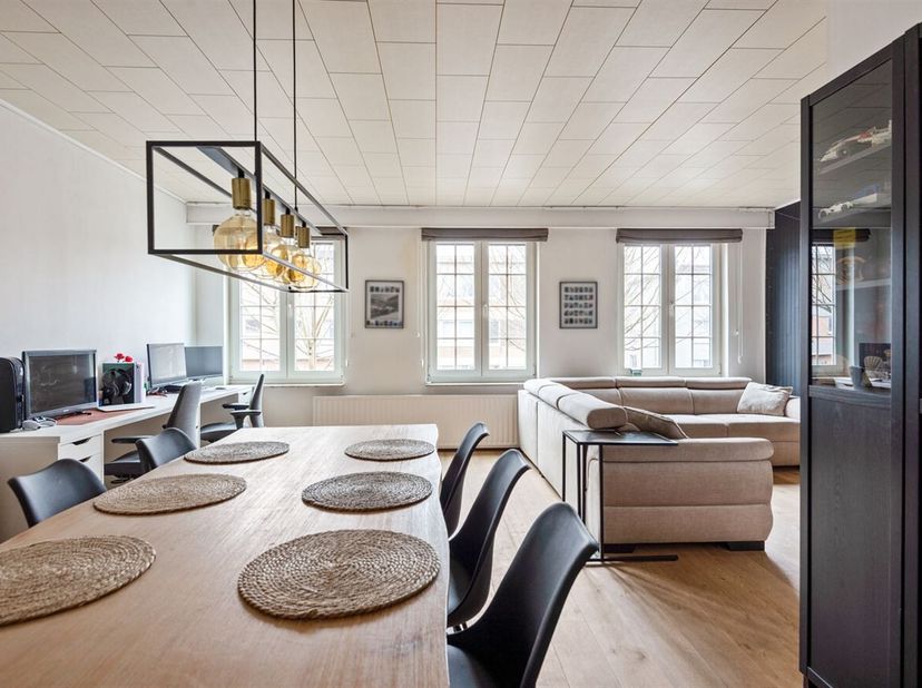 Journée portes ouvertes le samedi 14 mars de 14 à 15 heures<br />
Situation : Cette maison est située au calme, à quelques pas du centre de Brasschaat