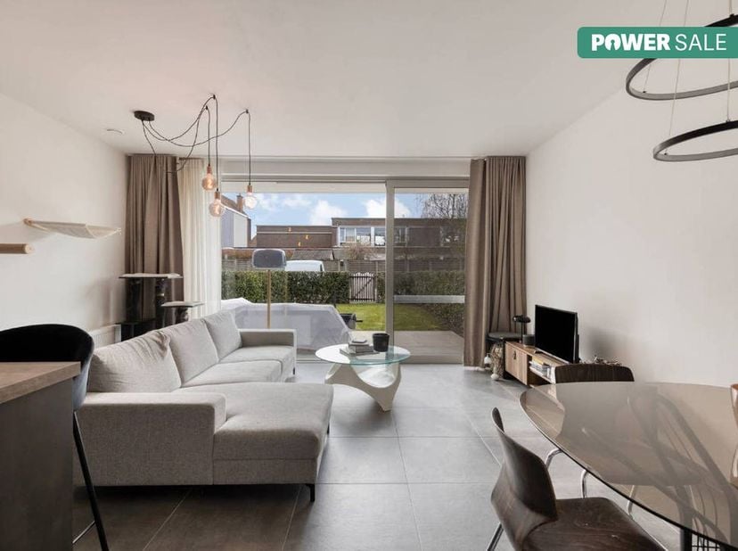 Appartement récent au rez-de-chaussée à vendre dans la résidence Fleur de Lin au centre de Wielsbeke. Cet appartement d'une chambre économe en énergie