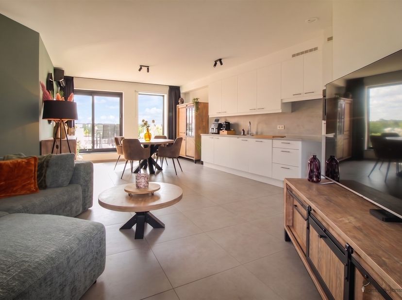 Vous recherchez un appartement spacieux, élégant et entièrement prêt à emménager ? Alors ce magnifique appartement situé au 1er étage à Nijlen vaut vr
