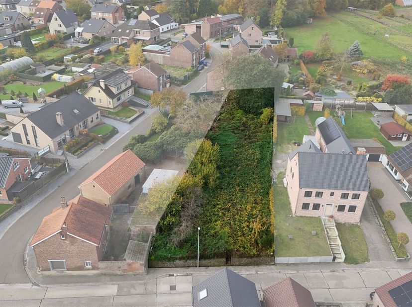 Gunstig gelegen knap perceel van 11a 88ca in groene omgeving<br />
<br />
Omgeving:<br />
+ Gelegen in een rustige, residentiële straat<br />
+ Ce
