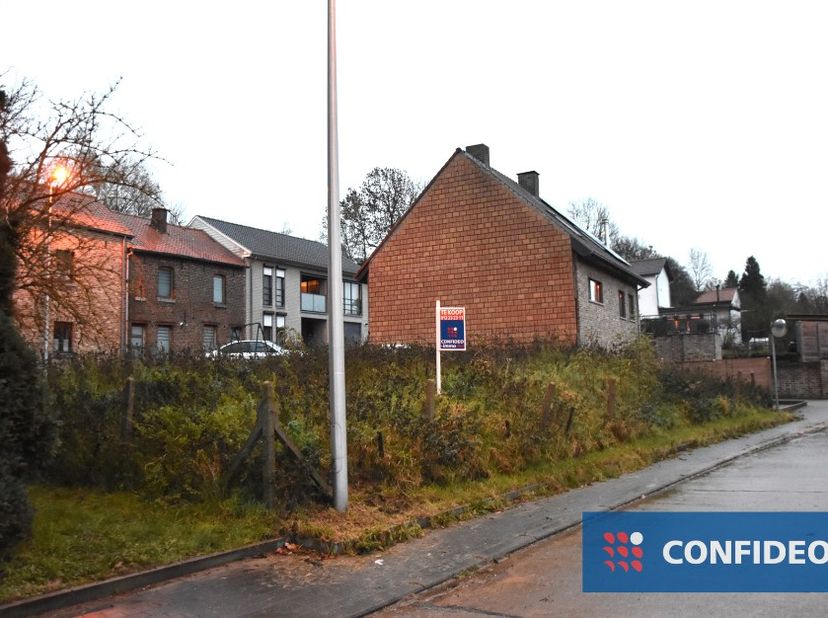Rustig gelegen bouwgrond met volgende eigenschappen: <br />
<br />
` perceelgrootte van 3a 14ca (+/- 19,50m x 16m)<br />
` voor het realiseren van een