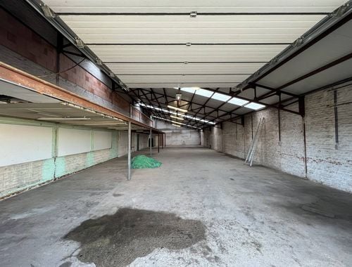                                         Entrepôt à louer à Izegem, € 870
