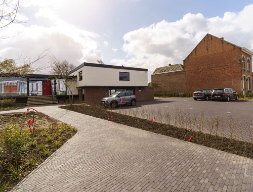                                         Bien commercial à louer à Kapelle-op-den-Bos, € 850
