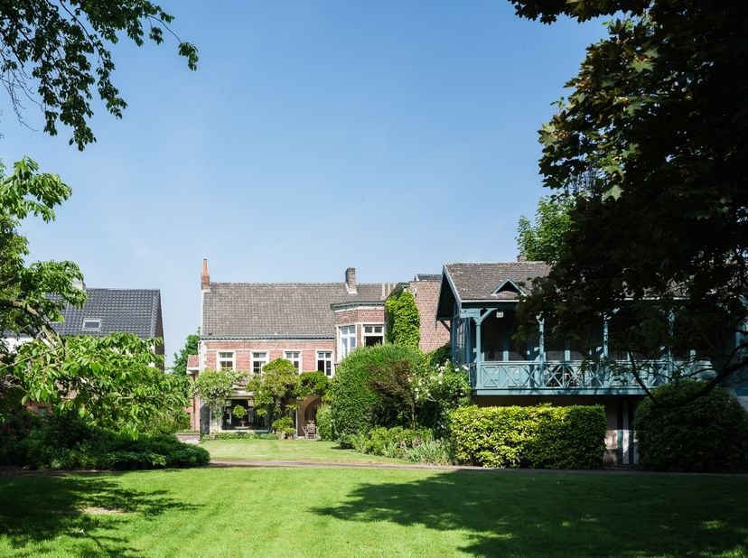 Bijzonder ruime en karaktervolle herenwoning met prachtige parktuin van ca. 6.800 m² in Oostakker.<br />
<br />
Hier woont u in het hart van Oostakker