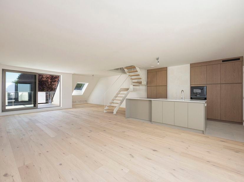 RESIDENTIE DE MONTY - LAATSTE PENTHOUSE!<br />
Deze unieke duplex-penthouse met een uitzonderlijke bew. opp. van 180 m² is gelegen op de 3de en 4de ve