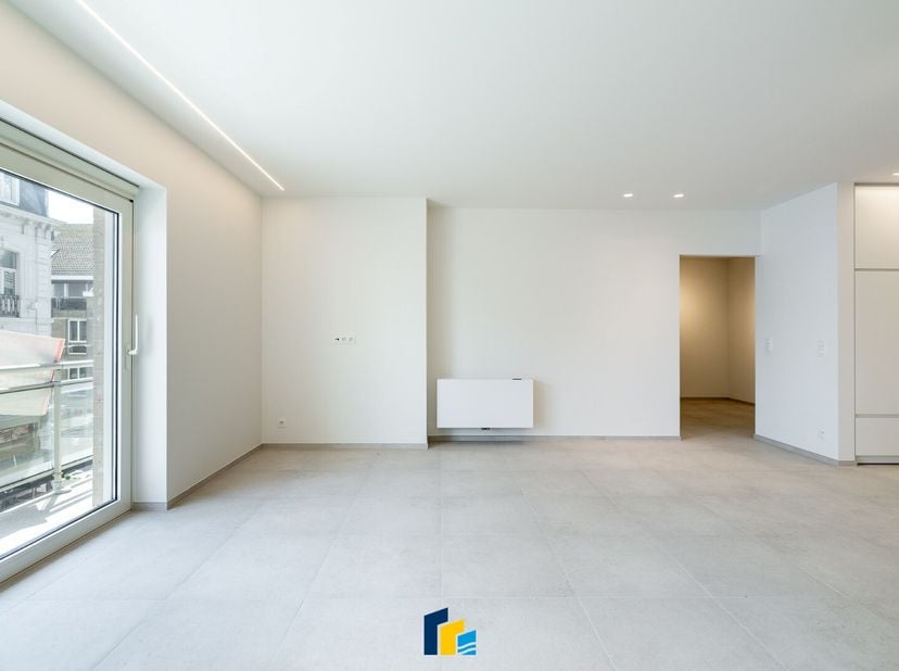 Bent u op zoek naar een modern appartement met 2 slaapkamers in het hart van Blankenberge? Dit appartement, volledig vernieuwd in 2026 met oog voor de