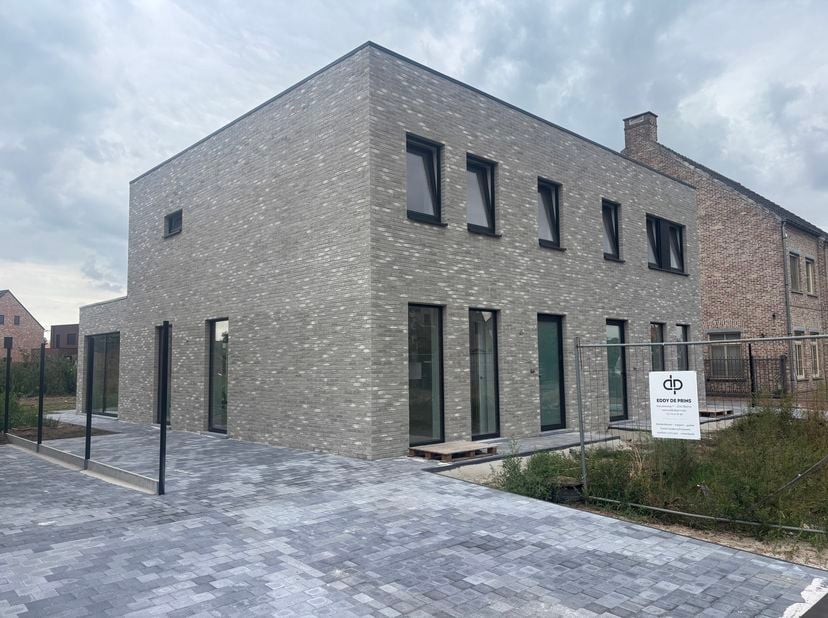 KEUKENACTIE: <br />
399.000 euro exclusief keuken - de koper is vrij om keukenbouwer zelf te kiezen of in samenspraak met de ontwikkelaar<br />
Het pr
