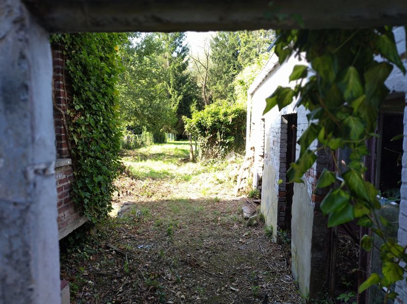 Immo Wauters vous présente cette maison villageoise à rénover offrant plusieurs possibilités (rénovation de l'existant, reconstruction avec tva à taux