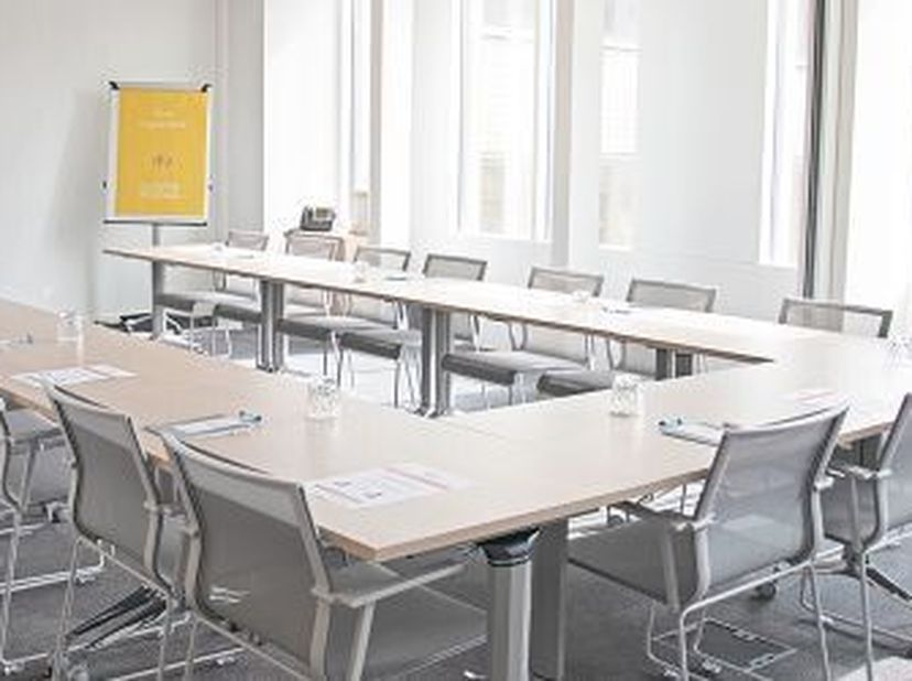 Dit business center aan de Louizalaan maakt kwaliteitsvol werken mogelijk op de meest bekende verkeersader van Brussel. De site biedt een volledig gam