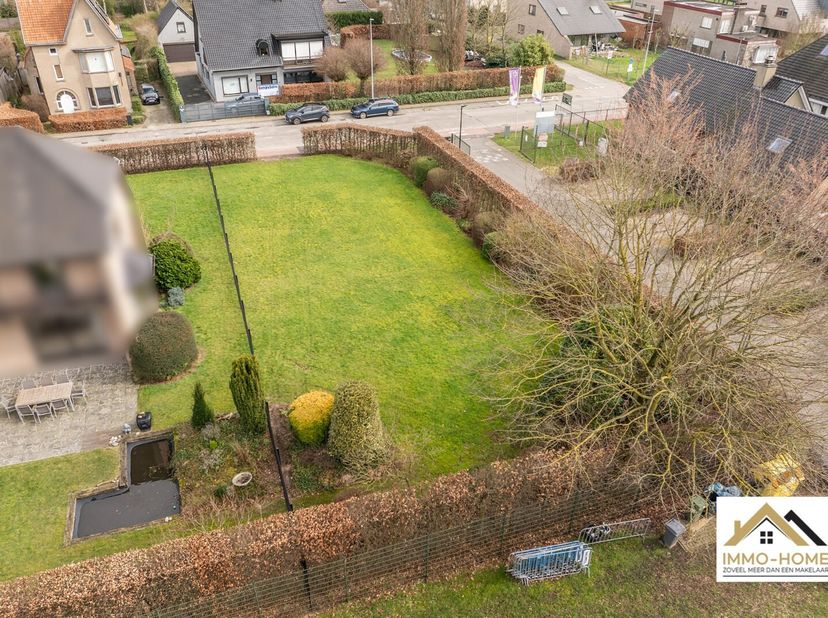 Bouwgrond voor een OB in het hart van het centrum van Lochristi ...het kan nog ...<br />
650 m2, bouwdiepte van 15 meter is mogelijk!! Prijs bedraagt