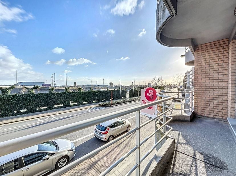 L'appartement de 2 chambres à louer est situé dans la résidence « Baron de Maere » à Zeebruges. L'appartement est situé à quelques pas de la plage de