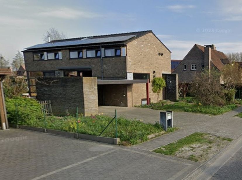 Unieke, instapklare vrijstaande woning (5 slpk + bureau) in rustige residentiële buurt te Wetteren met EPC B<br />
<br />
De geafficheerde prijs is ee