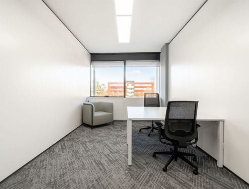                                         Bureaux à louer à Erembodegem, € 809
