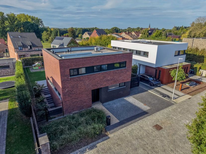 Huis te koop in OP HET HOFKEN 17,
                    3700 Sluizen