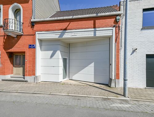                                         Bâtiment d’entreprise à louer à Izegem, € 675
