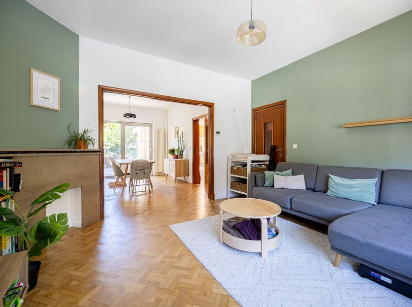 Bent u op zoek naar een instapklare woning met karakter in Maria-ter-Heide? Dan leest u best even verder. Deze woning uit 1951 met 205m² bewoonbare op