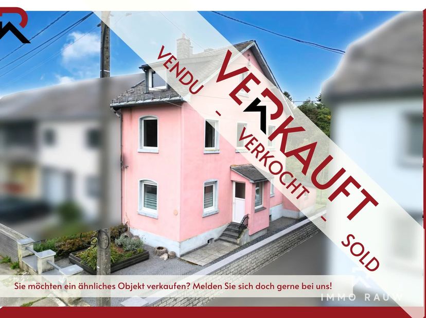 Cette maison d'habitation accueillante allie un emplacement agréable à un confort pratique et à un potentiel varié pour une personnalisation individue