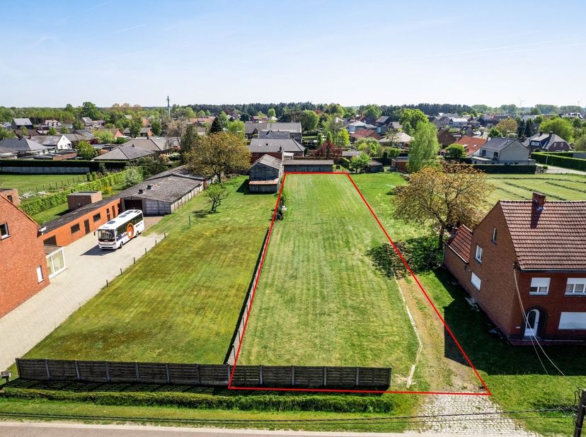 Bouwgrond van 12a 84ca voor OB in centrum Tielen<br />
<br />
Ligging: Deze grond is zeer rustig gelegen nabij centrum Tielen met alle faciliteiten