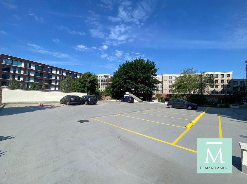 Autostaanplaatsen te koop op toplocatie nabij de Comet-site in Mechelen<br />
<br />
Bent u op zoek naar een veilige en centraal gelegen parkeerplaa