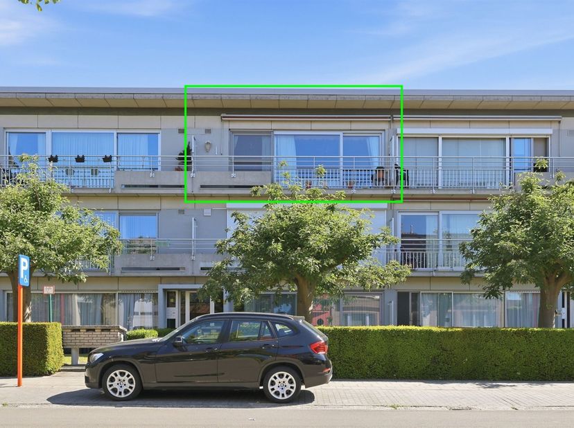 In de Heidelaan 30 in Lint vinden we dit instapklare appartement te koop op de tweede verdieping. Het appartement is gelegen in een aangename en groen