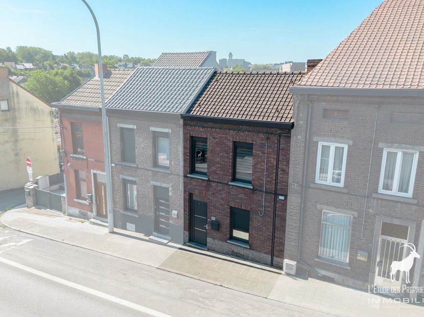 Referentie kantoor: V6031-1812<br />
*** VIRTUEEL BEZOEK: https://envisite.net/vtour/fr/hfsq5q/frame ***<br />
Ontdek deze prachtige woning gelegen in