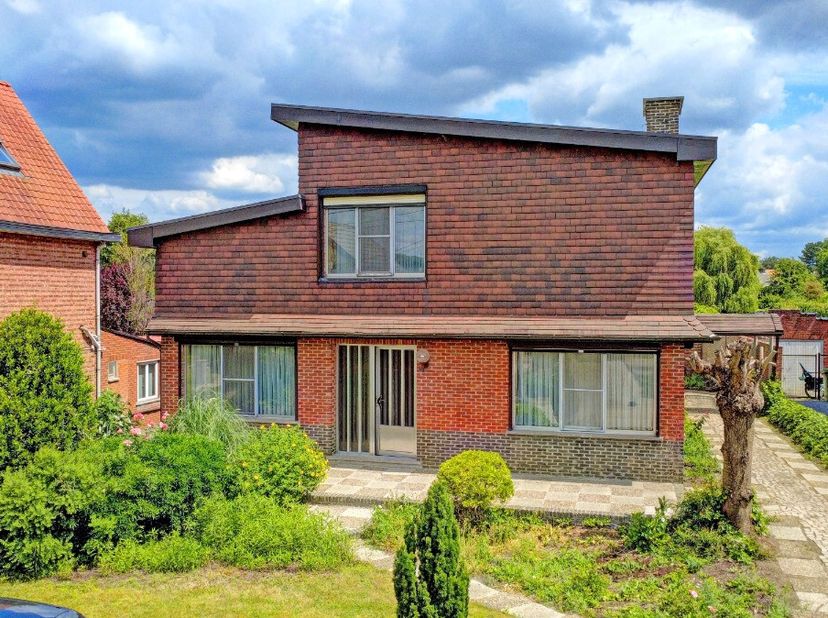 Te koop: ruime open bebouwing in Aarschot, gelegen aan de Beukenweg aan de stadsrand van Aarschot, nabij scholen, openbaar vervoer en invalswegen.Beki