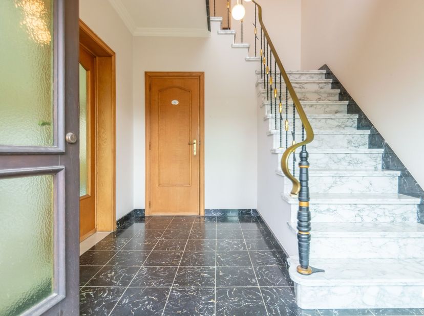 Deze te renoveren woning nabij het dorp van Balegem ligt op een perceel van 455 m² en biedt een bruikbare vloeroppervlakte van ongeveer 183 m² (zonder
