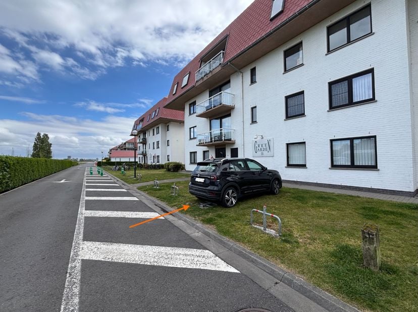 <br />
	Open staanplaats te koop op het domein Green Garden aan residentie Green Garden II, plaats 14;<br />
	De vrije parkeerplaatsen voor de slagboo