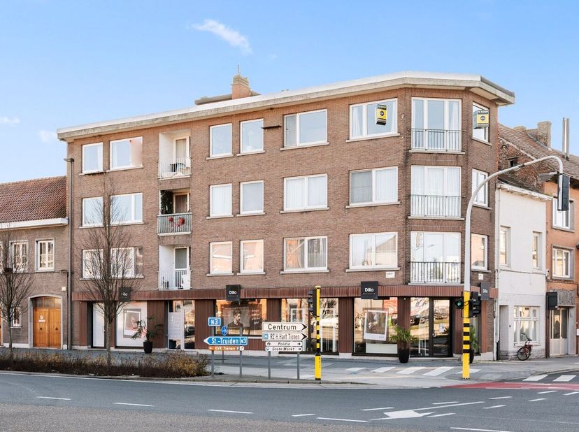 Dit gezellige en instapklare appartement ligt pal in het centrum van Tienen, op wandelafstand van scholen, winkels, supermarkten, openbaar vervoer en