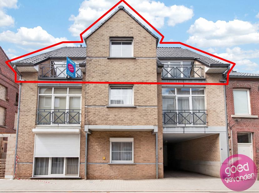 APPARTEMENT met 2 slaapkamers voorzien van 3 terrassen, op deze uitstekende ligging heeft u werkelijk alles op wandelafstand ; supermarkten, winkels,