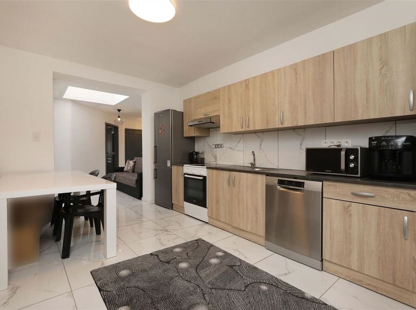 Charmante mijnwerkers woning met (mogelijk) vier slaapkamers te Beringen<br />
<br />
Omgeving:<br />
<br />
+ Gelegen in een zeer charmante en le