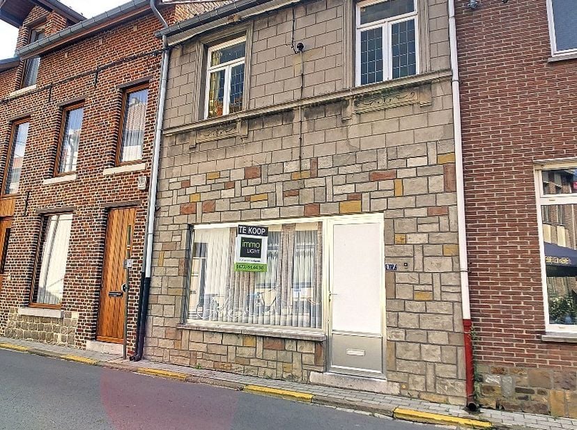 Ontdek de charme en het enorme potentieel van deze karaktervolle woning in het hart van Zoutleeuw.  <br />
Gebouwd in 1919 en voorzien van een reeds v