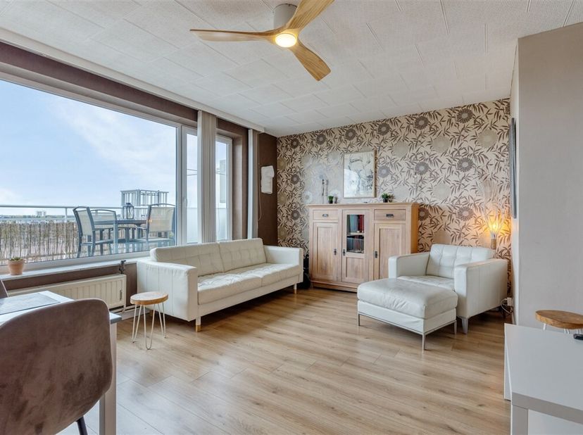 Instapklaar dakappartement met 1 slaapkamer, ruim terras en een prachtig panoramisch uitzicht.<br />
Geniet van licht, ruimte en een adembenemend uitz