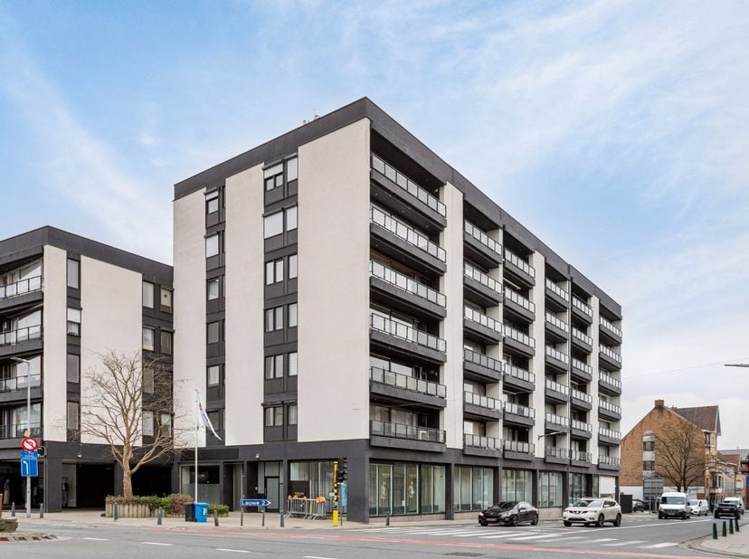 Een op te frissen appartement op de 6e verdieping met een schitterend vergezicht....<br />
<br />
We betreden de Residentie 'Goudberg' via de achterka