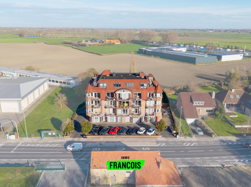 Dit charmante appartement is gelegen op de derde verdieping van een residentie te Kaaskerke (op de rand van Diksmuide). Gelegen nabij verschillende ha
