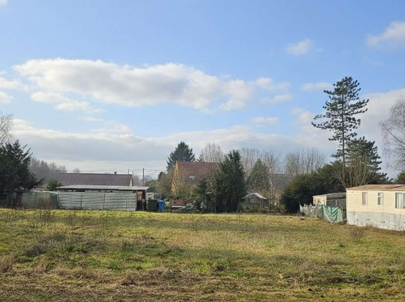 Terrain à vendre
                    à 2400 Mol