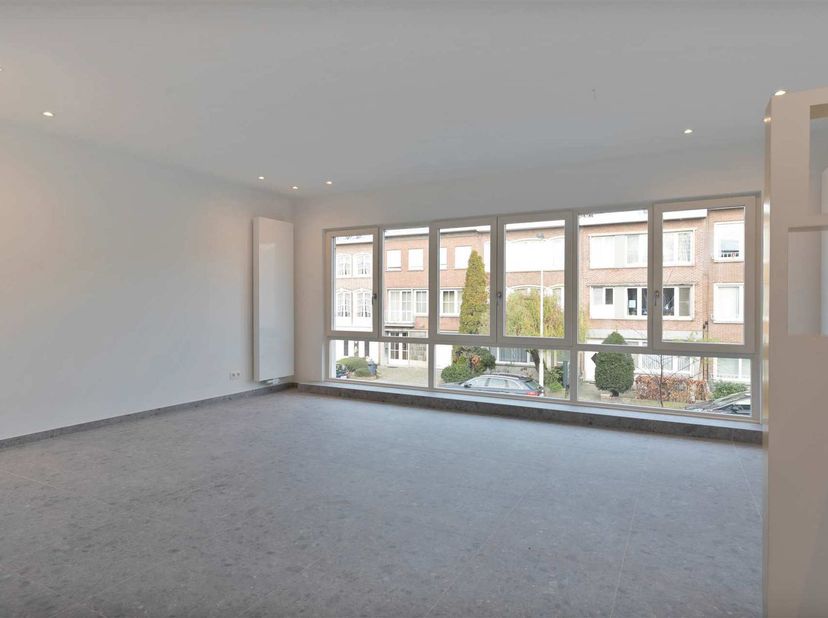 Gerenoveerd appartement in rustige groene woonwijk nabij het Rivierenhof<br />
Het appartement bevindt zich op de eerste verdieping en is makkelijk te